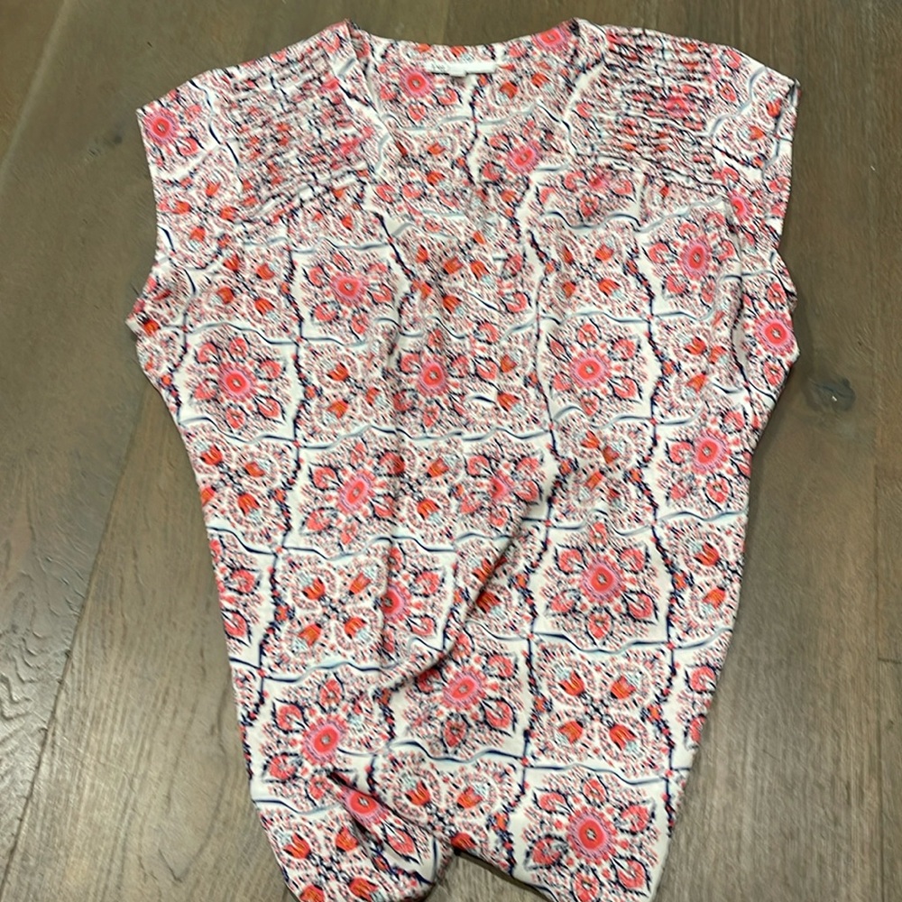 DR2 Women’s shirt 
Size M